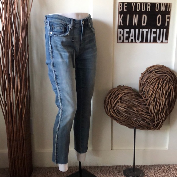 [BLANK NYC] Frayed edged skinny jeans - Picture 1 of 8
